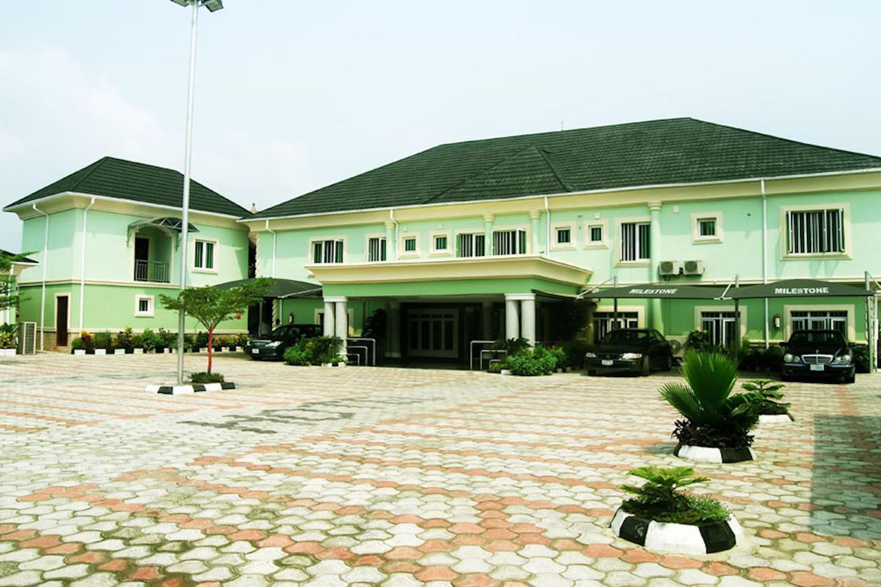 Milestone Hotel Ogombo Exterior photo