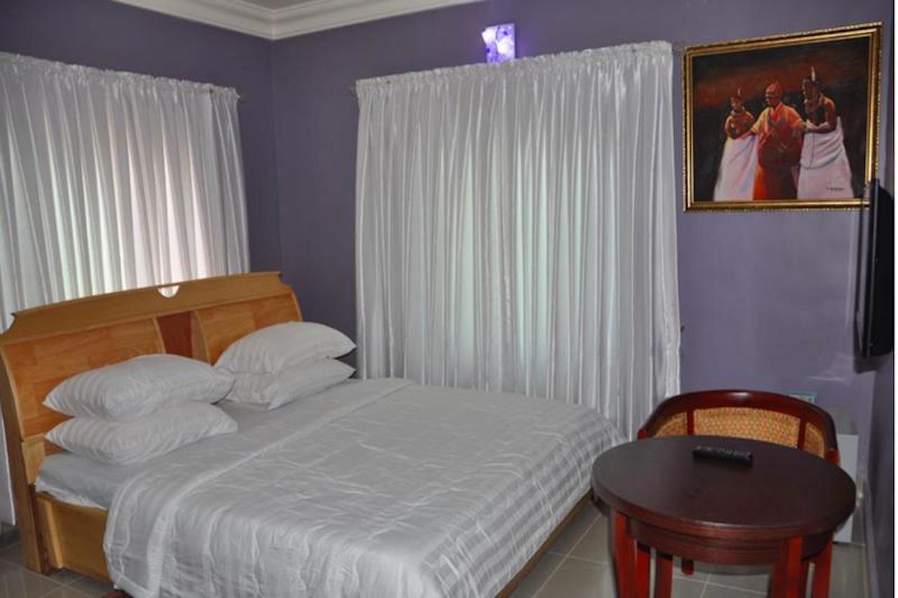 Milestone Hotel Ogombo Exterior photo