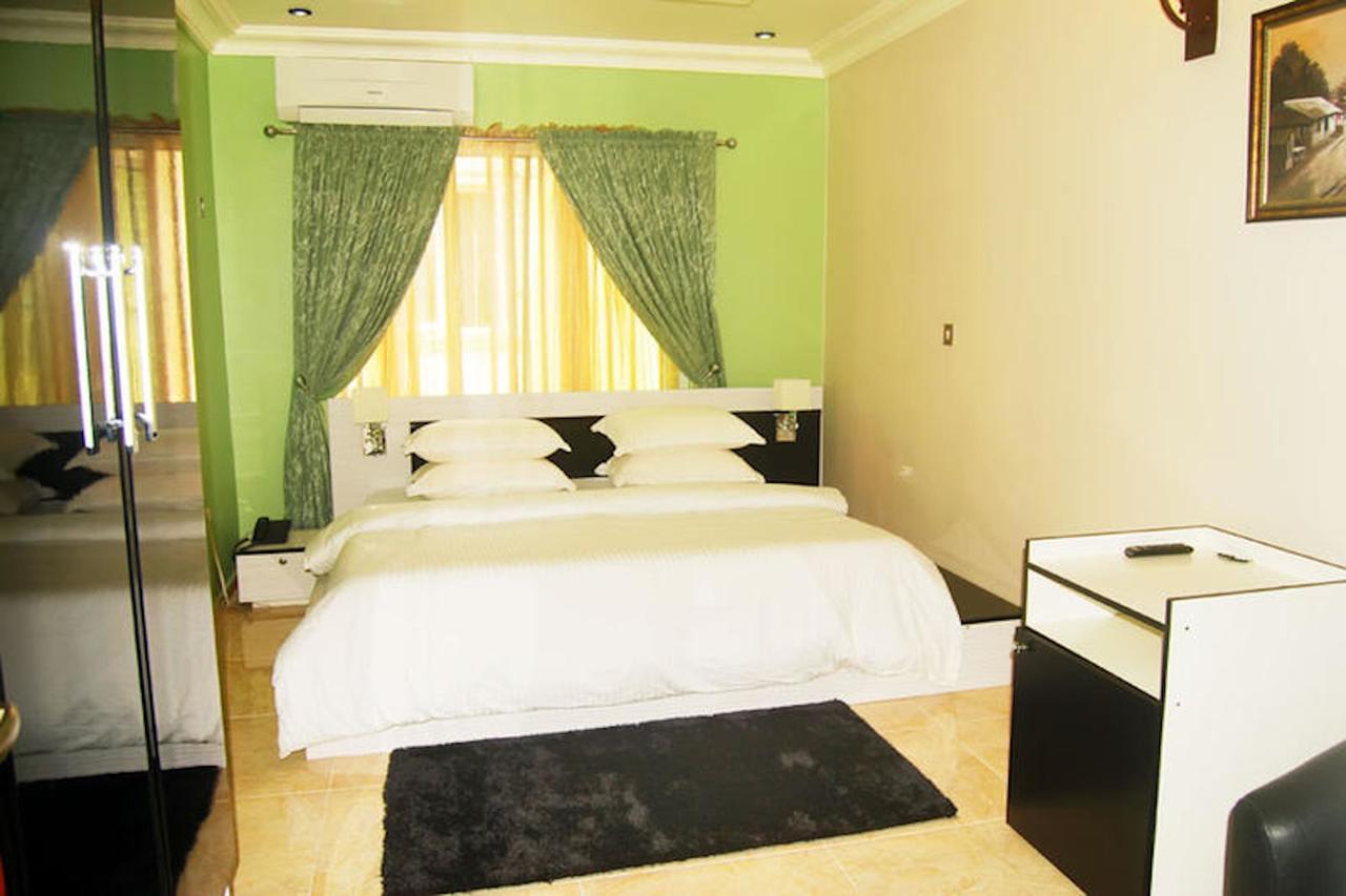 Milestone Hotel Ogombo Exterior photo