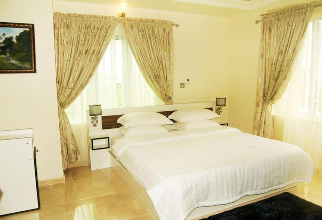 Milestone Hotel Ogombo Exterior photo