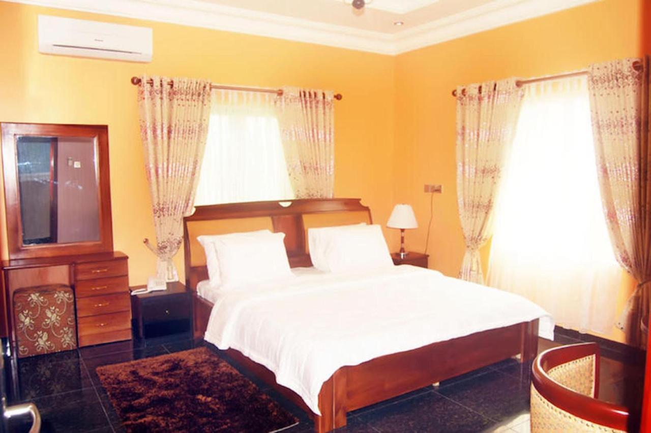 Milestone Hotel Ogombo Exterior photo