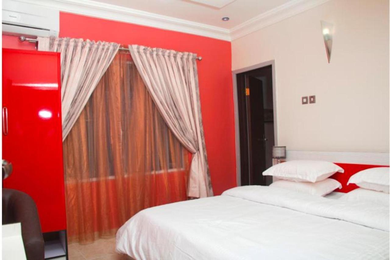 Milestone Hotel Ogombo Exterior photo