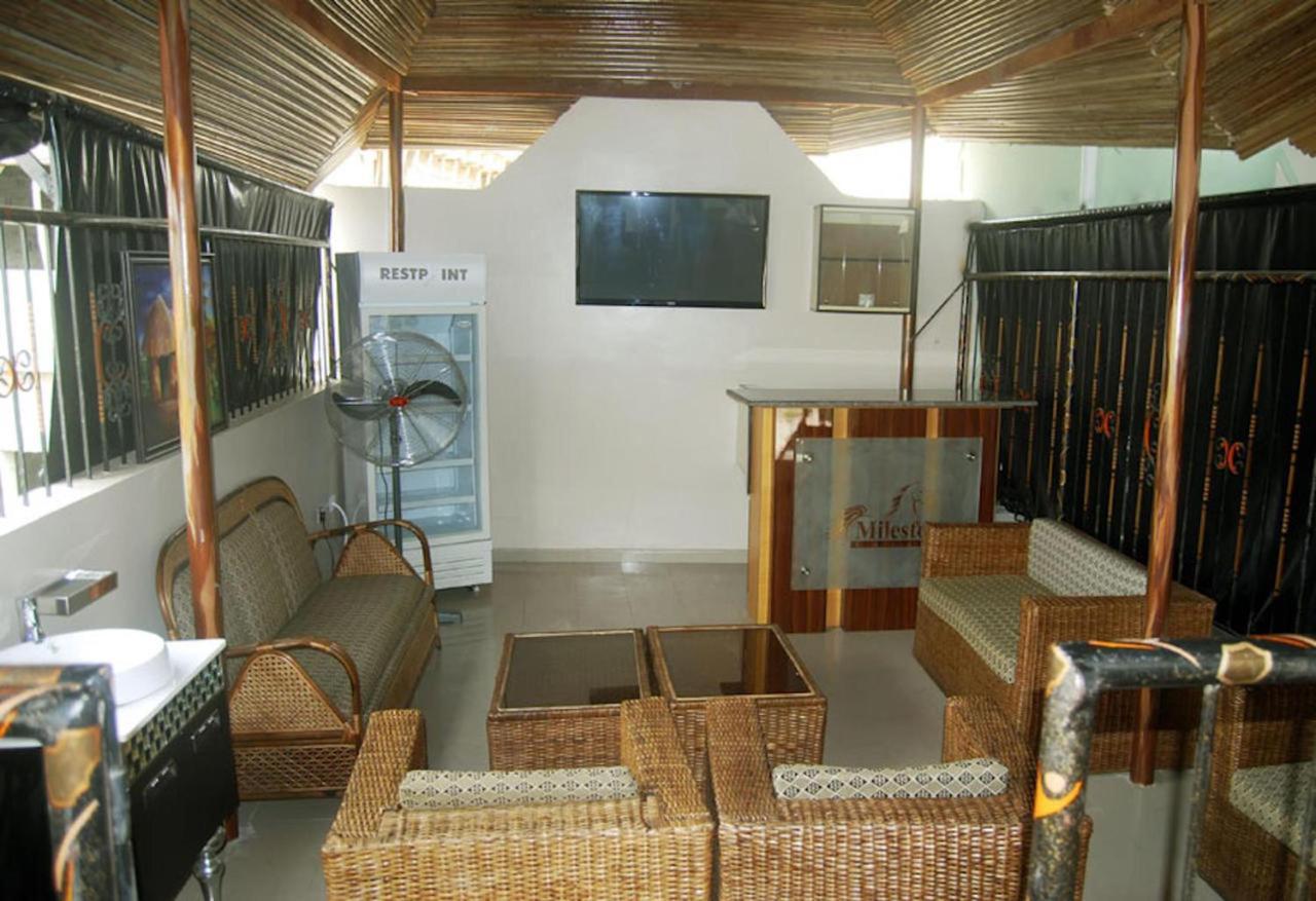 Milestone Hotel Ogombo Exterior photo